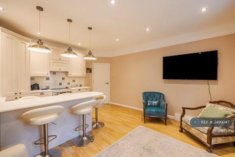 2 bedroom flat to rent, Upper Richmond Road, Putney, London, SW15