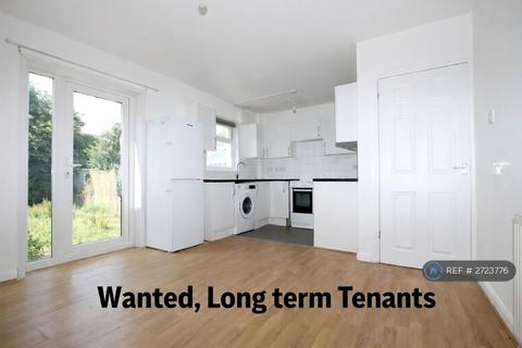3 bedroom terraced house to rent, Booth Road, Chatham, ME4
