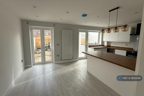 3 bedroom terraced house to rent, Larchgrove Walk, Weston-Super-Mare, BS22