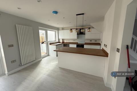 3 bedroom terraced house to rent, Larchgrove Walk, Weston-Super-Mare, BS22