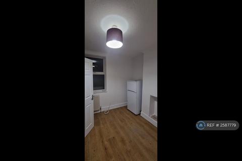 4 bedroom terraced house to rent, Britton Street, Gillingham, ME7