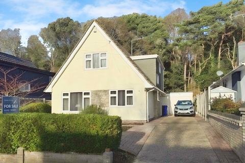 3 bedroom chalet for sale, Wren Crescent, Poole, BH12