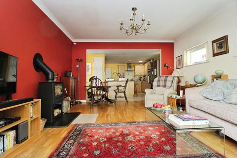 3 bedroom chalet for sale, Wren Crescent, Poole, BH12