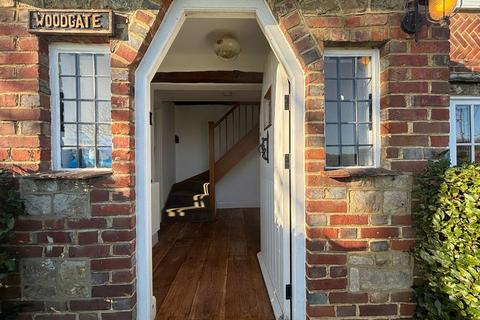 5 bedroom detached house to rent, Woodgate Road, West Malling