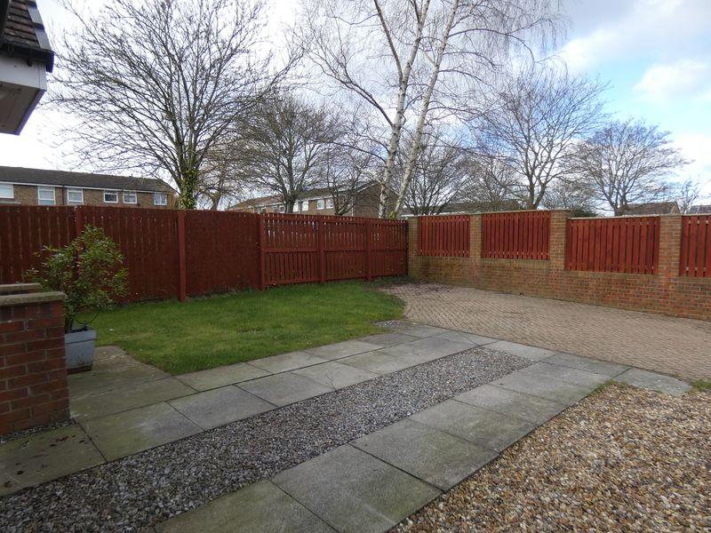 Front/Garden/ Drive