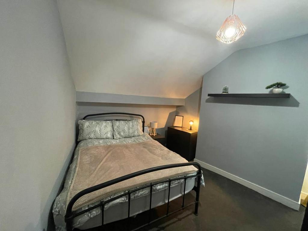 Room 5 (6)