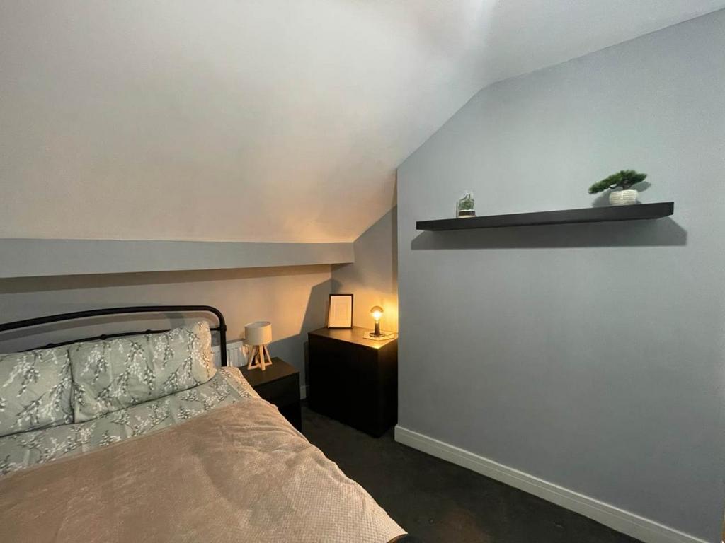 Room 5 (3)