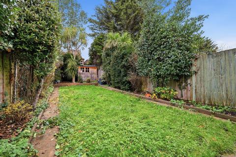 3 bedroom house to rent, Melbourne Avenue, London N13