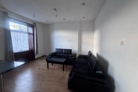 1 bedroom apartment to rent, Blacker Road Flat