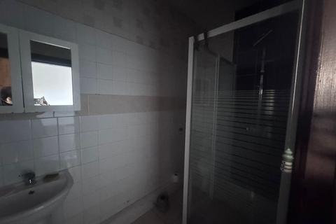 1 bedroom apartment to rent, Blacker Road Flat
