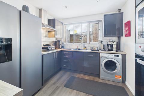 3 bedroom semi-detached house for sale, Hawthorn Drive, Newark NG22