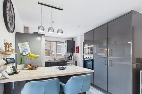3 bedroom semi-detached house for sale, Hawthorn Drive, Newark NG22