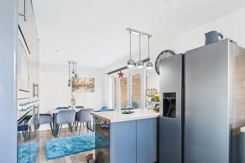 3 bedroom semi-detached house for sale, Hawthorn Drive, Newark NG22
