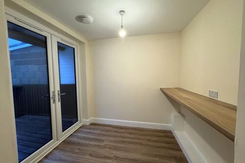 undefined, Very Large Fully Refurbished 4/5 Bed House. Fair View, Blackwood