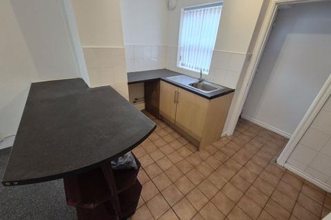 2 bedroom terraced house to rent, Hinton Street, Liverpool L6