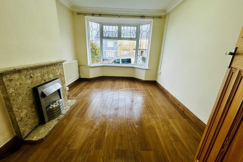 3 bedroom semi-detached house to rent, Pine Grove, Neath