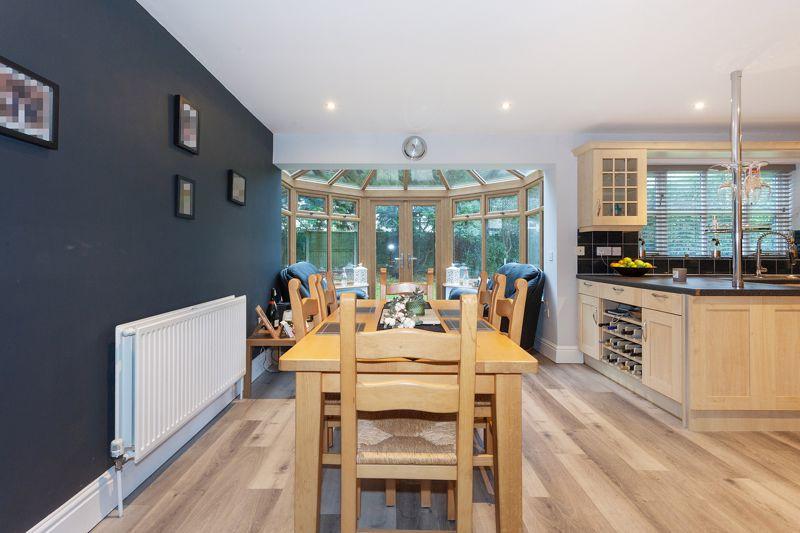 Kitchen/family/conservatory