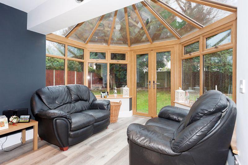 Kitchen/family/conservatory