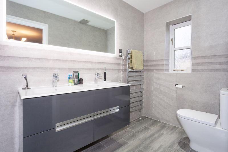 Bedroom 1 en suite