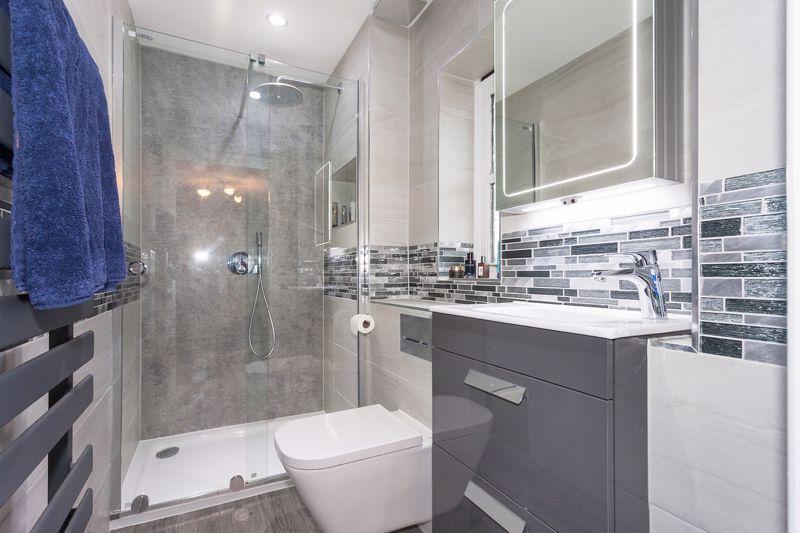 Bedroom 2 en suite