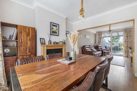 4 bedroom semi-detached house for sale, Carisbrooke Avenue, Bexley