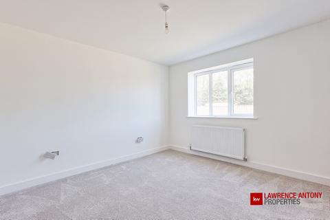 undefined, Arterial Road, Rayleigh, SS6