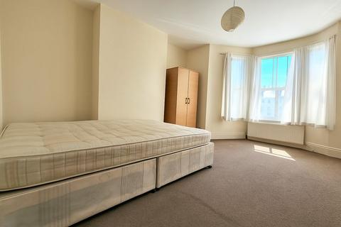undefined, 2 bedroom flat - Wood Green N22 5NA
