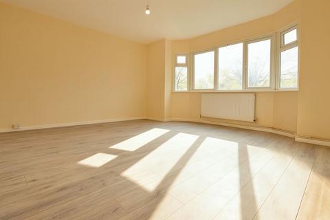 2 bedroom flat in Enfield EN1