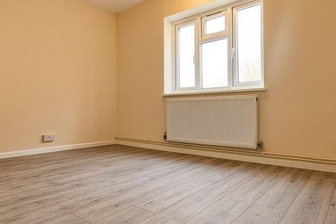undefined, 2 bedroom flat in Enfield EN1