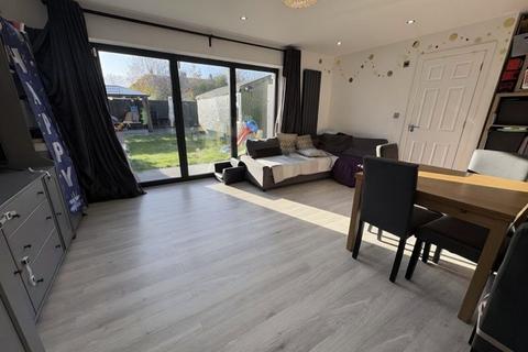 undefined, Minet Drive, Hayes, UB3