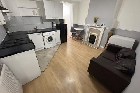 undefined, Minet Drive, Hayes, UB3