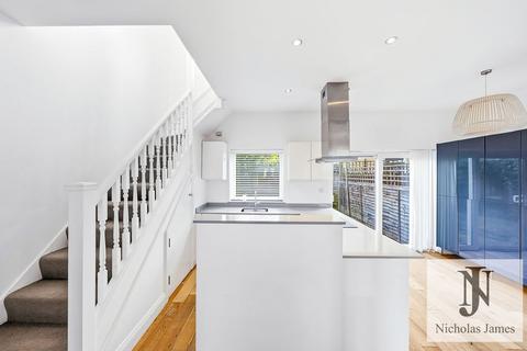 2 bedroom end of terrace house to rent, Holly Park Road, London