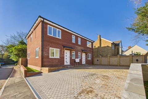 Hardwicke Place, St. Albans, AL2