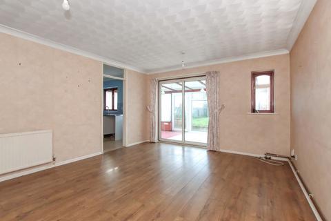 2 bedroom detached bungalow for sale, Fairway Court, Hemel Hempstead