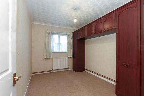 2 bedroom detached bungalow for sale, Fairway Court, Hemel Hempstead