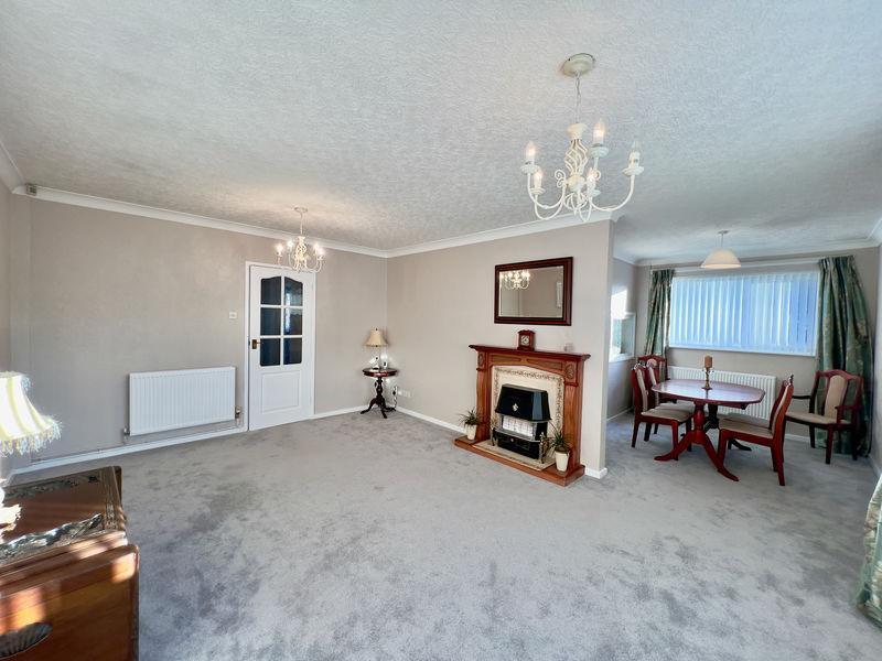 Living/dining room