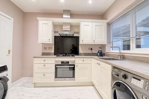3 bedroom detached bungalow to rent, The Dales, Scunthorpe