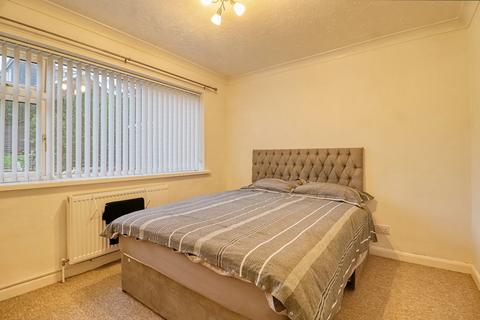3 bedroom detached bungalow to rent, The Dales, Scunthorpe