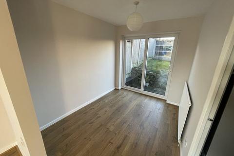 undefined, Rhodfa Helyg, Leeswood, Mold
