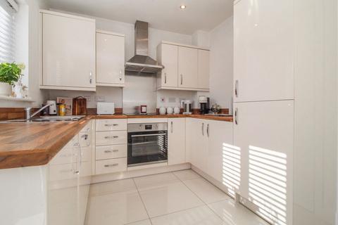 2 bedroom semi-detached house to rent, Milton Crescent, Bedford MK43