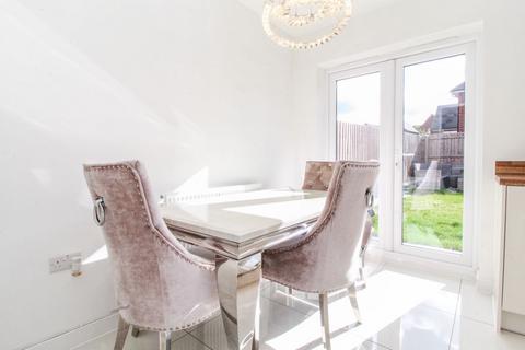 2 bedroom semi-detached house to rent, Milton Crescent, Bedford MK43