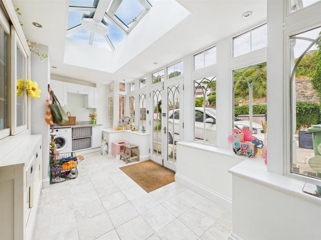 CAM04099 G0-PR0137-STILL001.jpg