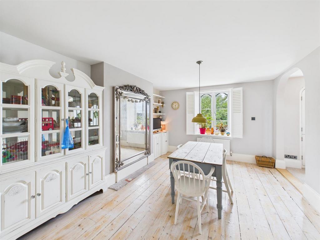 CAM04099 G0-PR0137-STILL003.jpg