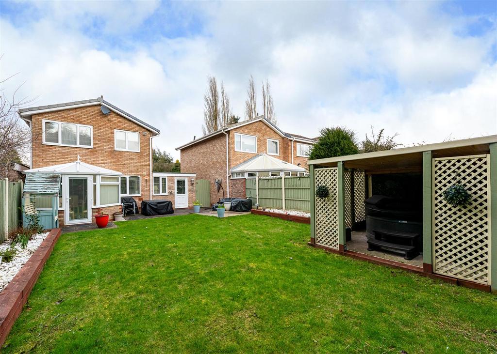 23 Glendale Close-rear2.jpg