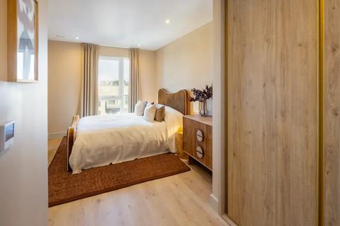 undefined, Caversham Road