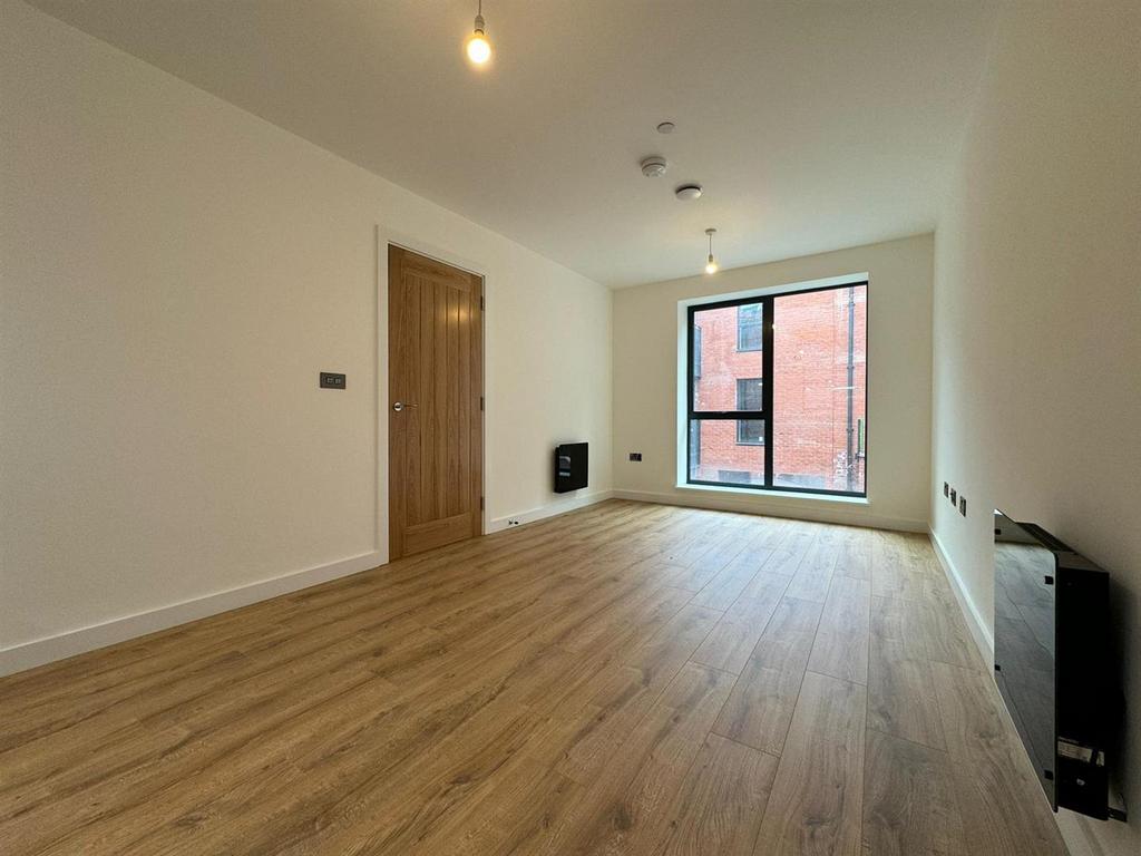 Living room pic 3.jpeg
