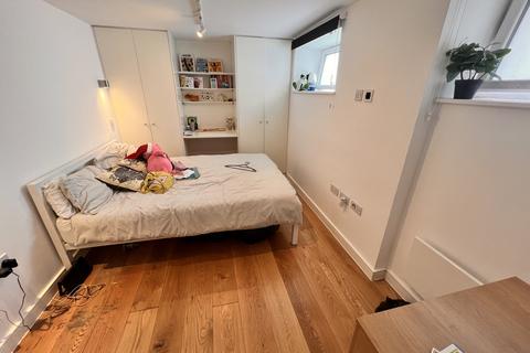 undefined, Pembroke Road, London N10