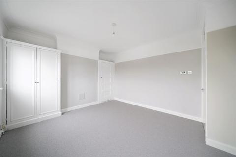 1 bedroom flat for sale, Bushey Road, Raynes Park SW20