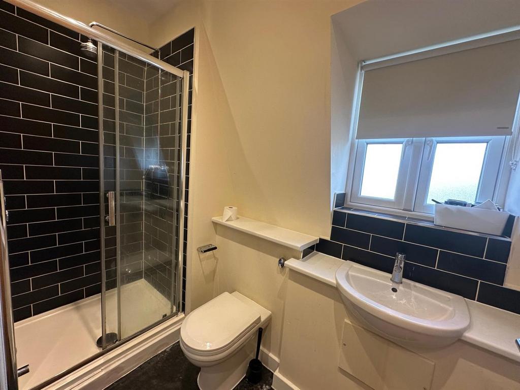 Shower room 2.jpg
