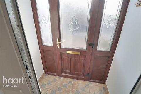 3 bedroom terraced house to rent, Fourth Avenue, ROMFORD